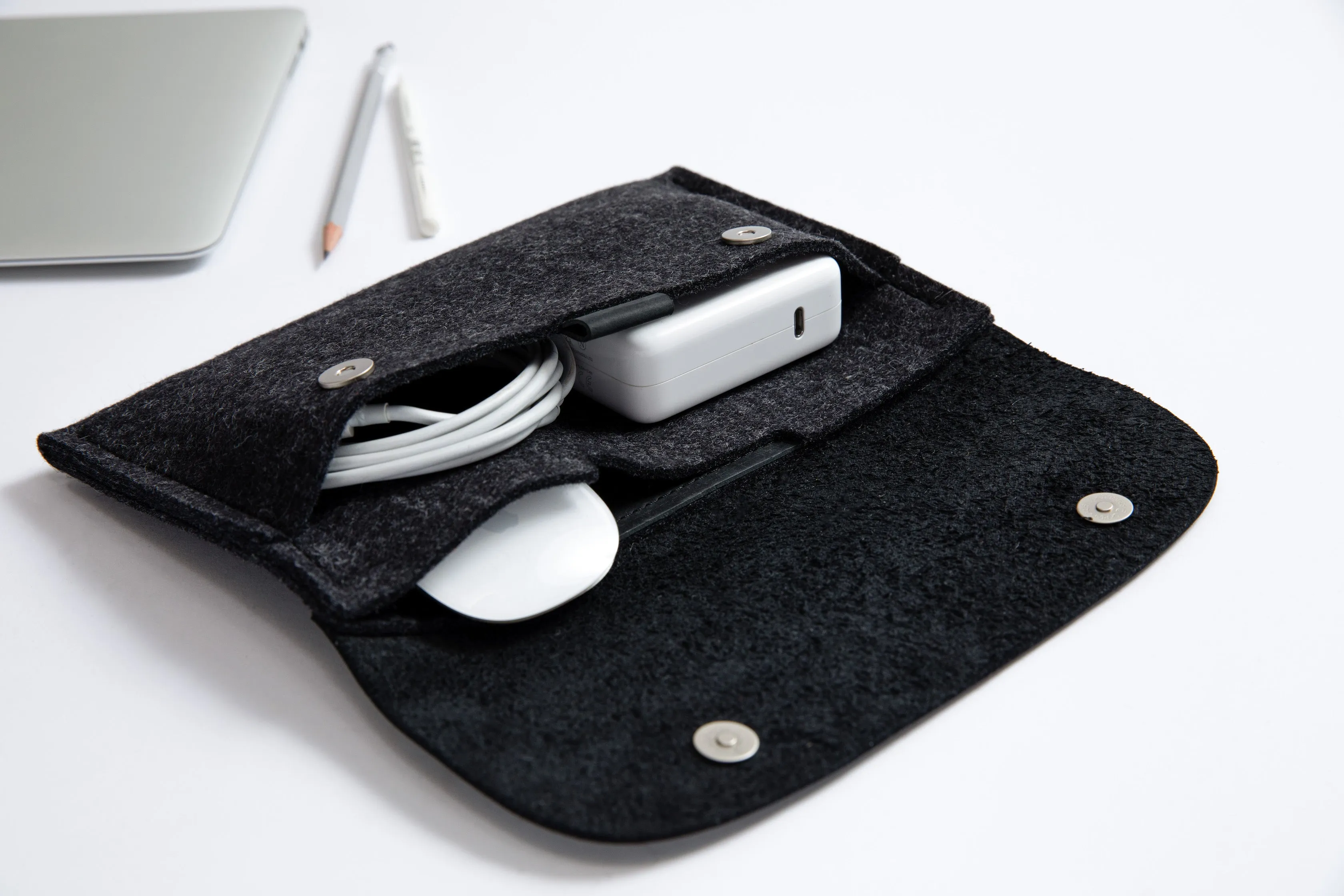 CABLE ORGANISER/ CLASSY BLACK