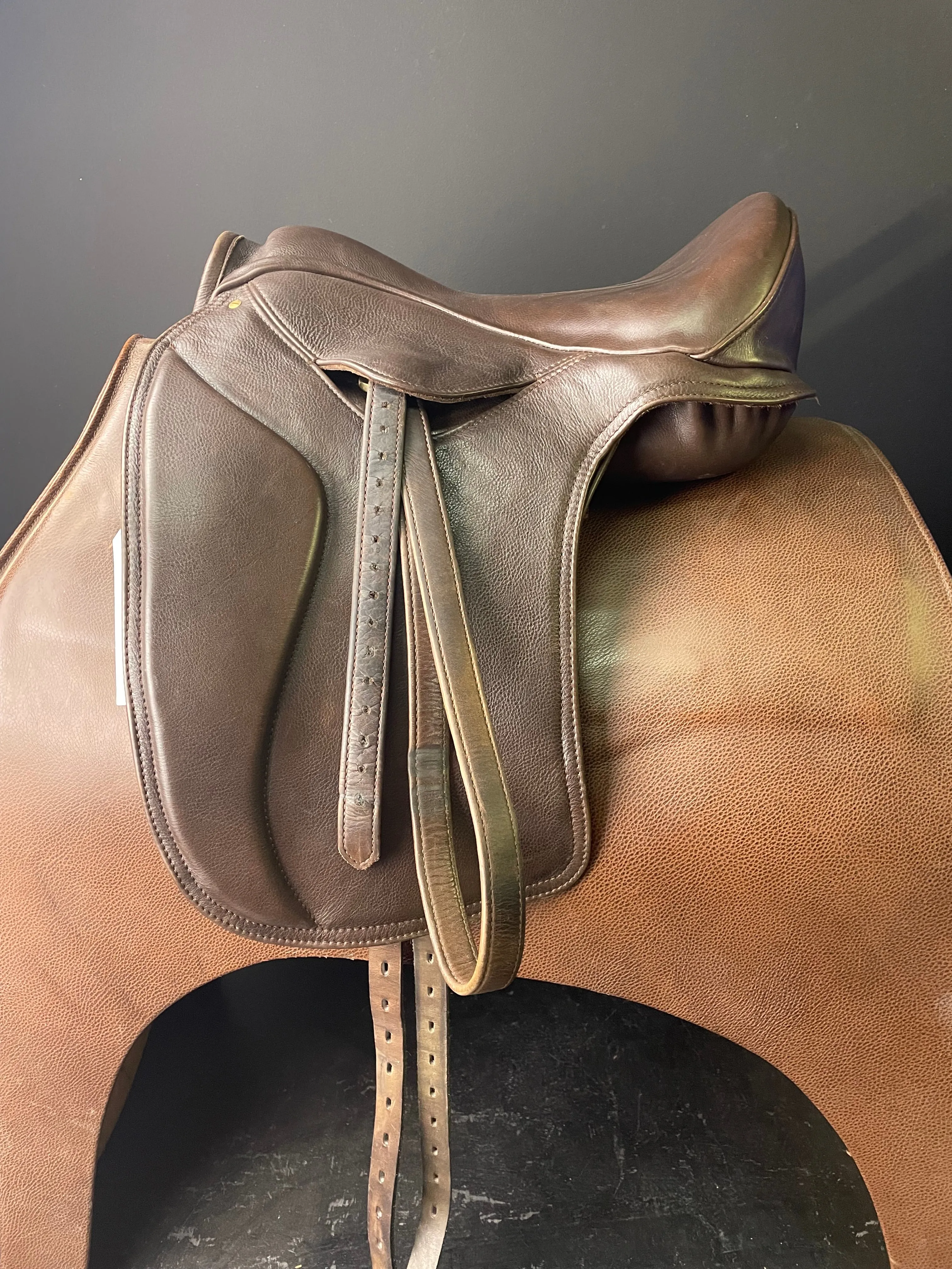 Heather Moffett Vogue MK3 Dressage Saddle 17 ID:2083K