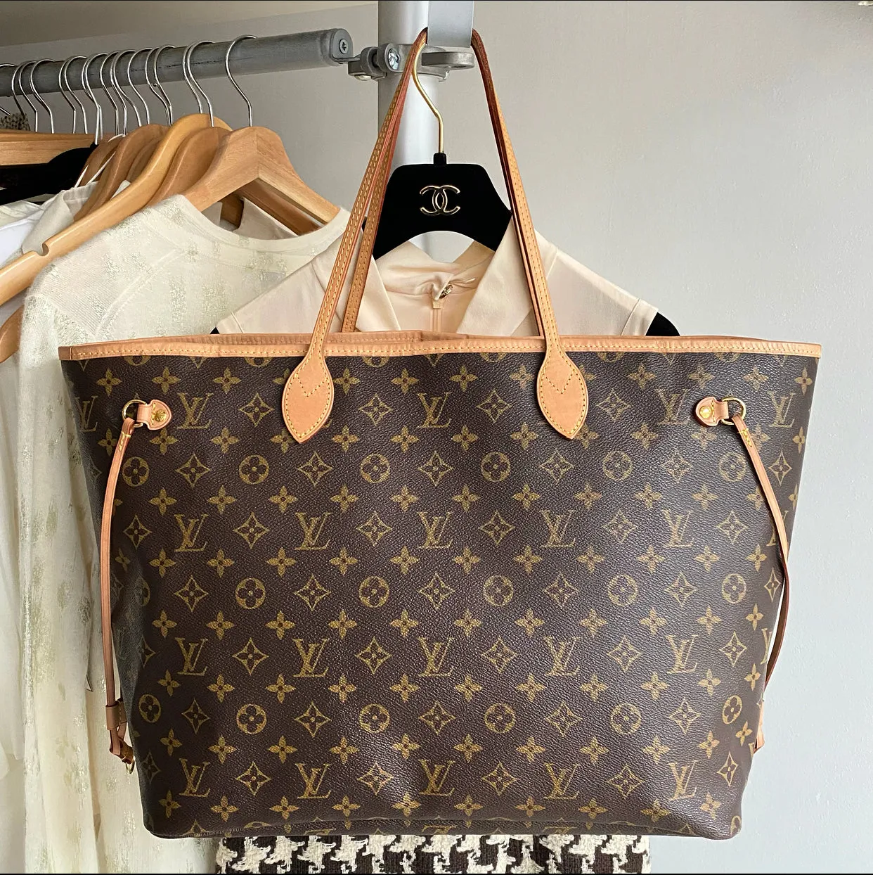 Louis Vuitton Monogram Neverfull GM Tote Bag